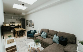 Welcoming and Light Filled 2bdr Apartment